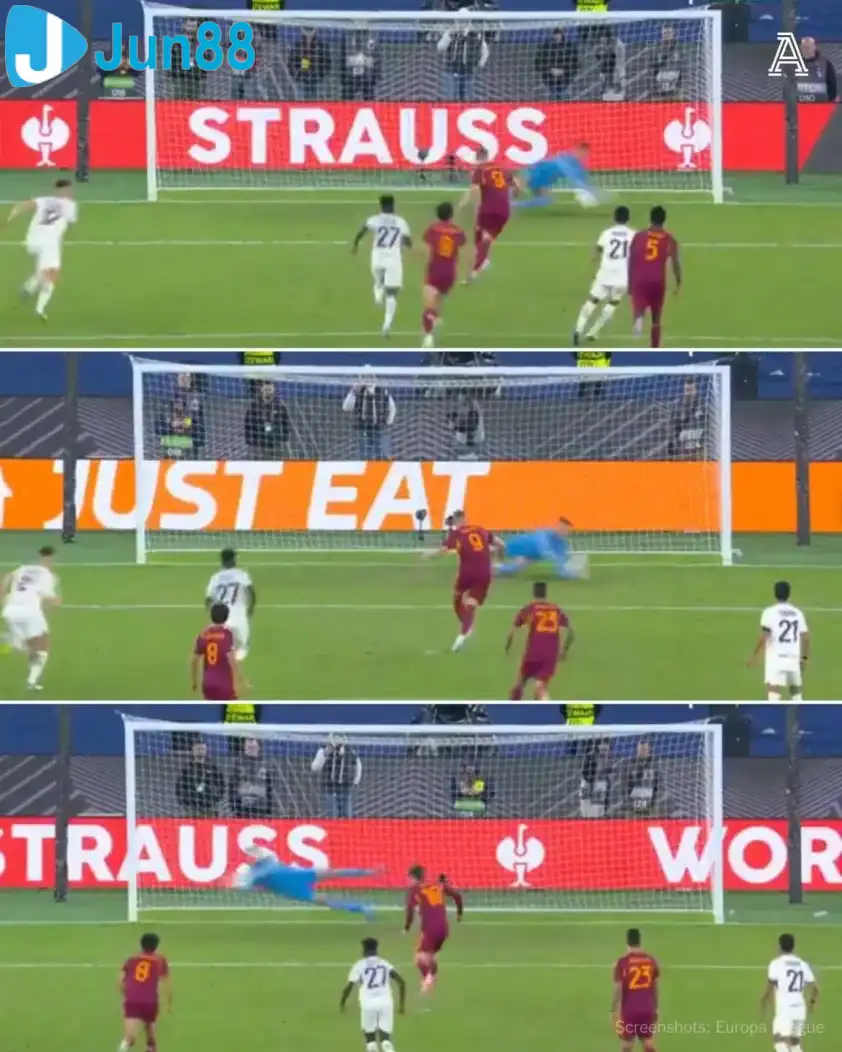 Berke Özer cản phá 3 quả phạt đền liên tiếp của các cầu thủ AS Roma (Ảnh chụp màn hình từ trận đấu).