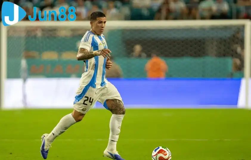 Enzo Fernandez cũng không góp mặt trong trận đấu giao hữu với Angola Enzo Fernandez cũng không góp mặt trong trận đấu giao hữu với Angola